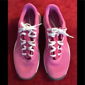 Nike's pink golf shoes, Lunarlon